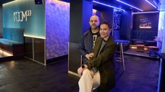 Jes�s y Claudia, padre e hija, en su local en O Carballi�o