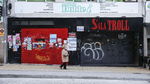 Imagen de una de los locales vacíos que acogía una discoteca en Ourense