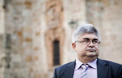 Ram�n Loureiro presenta libro en el Liceo de Ourense