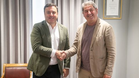 Firma del convenio entre Deputaci�n da Coru�a y Concello de Dumbr�a
