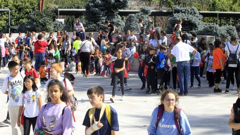 Los distintos grupos que participaron en la Andaina Escolar confluyeron en el Parque dos Condes