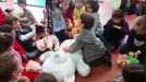 Curso de primeros auxilios y maniobras RCP a un grupo de ni�o de 1� de Primaria