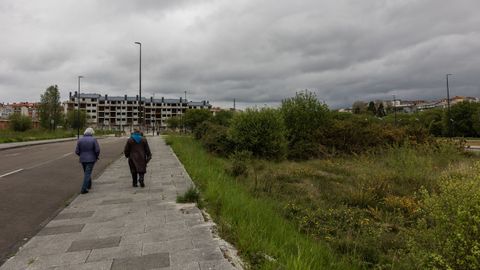 RIOTORTO. Es un nombre no oficial, pero como se llamaba así la promotora fallida ya le ha ido quedando a esta área de una antigua braña al lado del Rego da Balsa. Este año hubo avances para futuros proyectos en su entorno. Si llegan fondos europeos, un auditorio a pocos metros de la escuela infantil. Y también habrá cesión de terrenos al IGVS para que se puedan edificar viviendas sociales en los solares traseros del edificio al que la iniciativa privada le busca una salida desde hace tiempo.