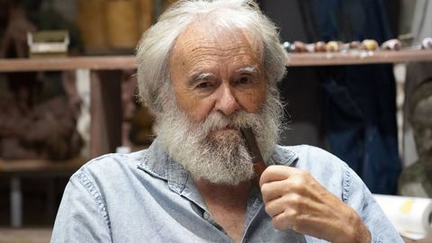 O escultor Max�n Picallo