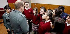 Agentes del Seprona, en el colegio Torre de Lemos. 