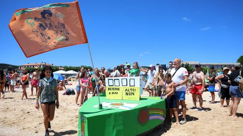 Festa da Dorna: Rejata de Embarcasi�ns feitas a machada e pan de millo na playa de Coroso