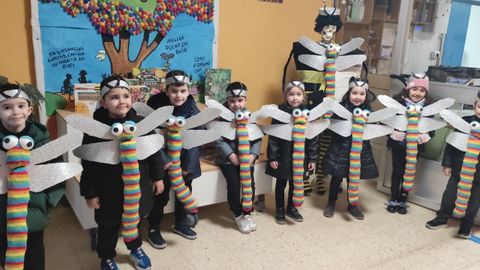 Outros alumnos do centro disfr�zonse de libeli�as