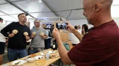 Buen ambiente�bajo las carpas de la�Festa do marisco