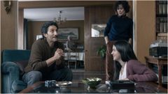 Juan Minuj�n (Pablo), Patricia L�pez Arnaiz (Maite) y Blanca Soroa (Ainara) en una escena de la pel�cula.