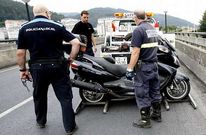 La plantilla oficial actual est� formada por diez agentes, dos auxiliares y dos oficiales.