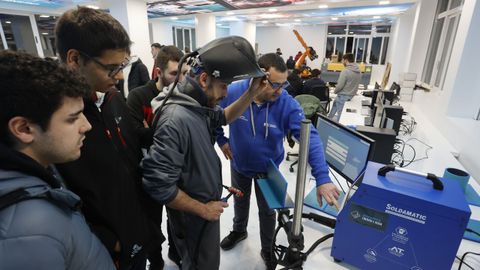 En el CIFP As Mercedes, de Lugo, la formación se apoya en todo tipo de tecnología de última generación, para que los estudiantes salgan lo más al día posible