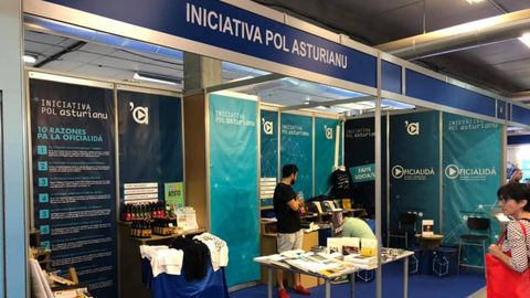 Imagen de archivo del stand de Iniciativa pol Asturianu en la Feria de Muestras