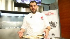 El chef Al�n Tarr�o cocina rodaballo, lenguado y navajas potenciando su sabor natural