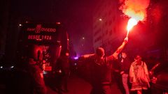 Recibimiento al Real Oviedo antes del derbi asturiano