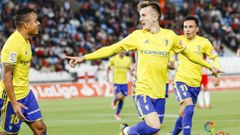 Salvi, Bijker y �lvaro Garc�a celebran un gol del C�diz