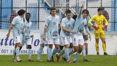 Nico Madero celebra con la grada y los jugadores del Viveiro el 1-0