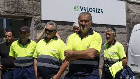 Los trabajadores de Valoriza a las puertas de las instalaciones en Sete P�as