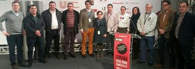 El presidente de la Diputaci�n, alcaldes e integrantes del colectivo del requeixo, entre otros, en el F�rum. 