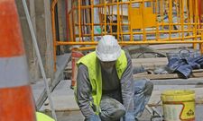 El paro baj� en casi doscientas personas en el sector de la construcci�n el mes pasado. 