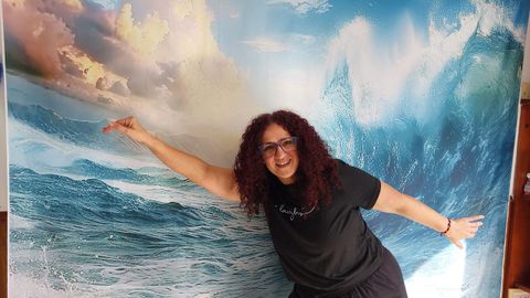 Raquel, surfeando la ola con la que todos quieren retratarse,convertida ya en el fotocol del teleclub