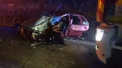 Estado en el que qued el Citron Saxo que conduca la fallecida en el choque frontal en Porqueirs (Muos).