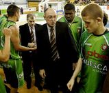 Navarro, en su �ltima visita al Pazo, al frente de un Huesca con personalidad especial.