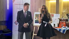 �lvaro Concheiro, presidente de la Fundaci�n Stop Leucemia, y �ngeles R�os, presidenta de Nord�s Club Empresarial, durante el c�ctel solidario navide�o al que acudieron un centenar de socios y colaboradores