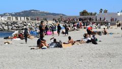 Migrantes este mi�rcoles en la playa del Trampol�n, Ceuta.