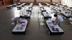 Voluntarios de Open Arms en el pabell�n de Torres de Segre