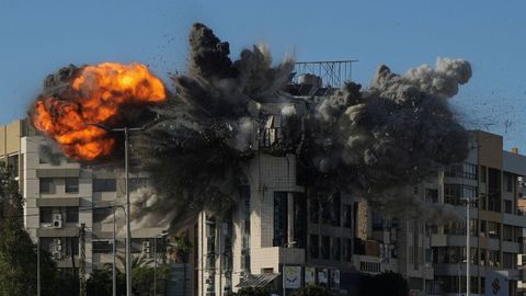 Bombardeo israel� sobre un edificio en Beirut.