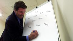 Toshack, distribuyendo a los titulares habituales del curso 96-97, el que arranc con 17 partidos invicto