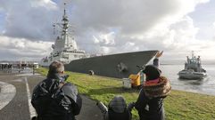 La fragata F-101 zarpando ayer de la base naval de A Gra�a