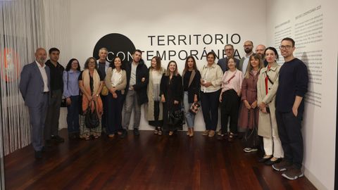 Representantes de las galeras y artistas participantes en la exposicin, adems del comisario