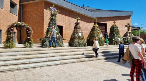 La Festa dos Maios de O Barco incluy una feria de artesana