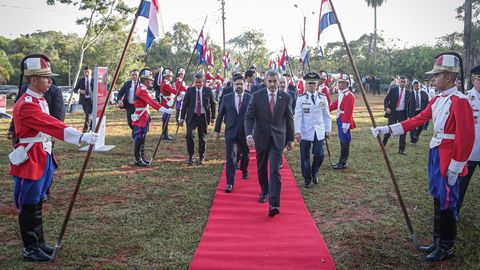 El presidente Mario Abdo Ben�tez durante el homenaje al h�roe nacional Francisco Solano L�pez, en el Parque Nacional Cerro Cor� 