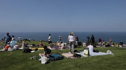 Asistentes en el monte de San Pedro horas antes del eclipse total