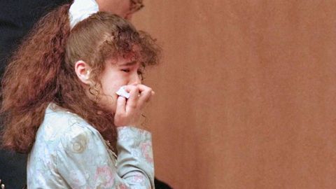 Christa Pike, en 1996, llorando en el juicio donde la condenaron por un crimen sat�nico