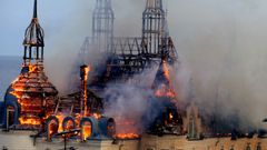 El Palacio de los Estudiantes de Odesa, en Ucrania, en llamas tras un ataque de Rusia.