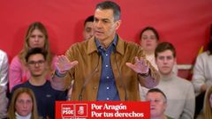 Pedro S�nchez, durante el mitin del PSOE para apoyar a Pilar Alegr�a, este domingo, en Teruel.