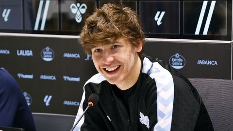 El jugador del Celta Fer L&oacute;pez, compareciendo en sala de prensa este martes.