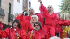Unos participantes en el desfile del entroido de Cambados