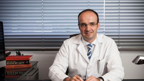 Sergio Fernández Cossío, doctor en medicina y cirugía especialista en cirugía plástica, estética y reconstructiva