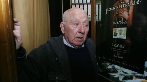 Leoncio Blanco Corcoba, en una fotograf�a hecha en el 2007, cuando todav�a atend�a su administraci�n de loter�a