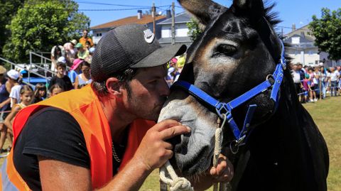 Antonio Aradas y Dinamita tras su victoria en la final de la carrera de Escairn