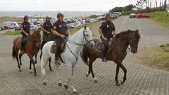 La polic�a montada cabalga en Doni�os