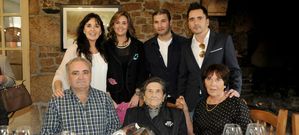 Amalia Gonz�lez Baltar con sus nietos y familiares en sus 100 espl�ndidos a�os. 
