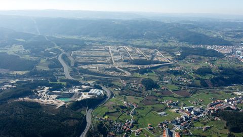 El complejo turstico se ubicar entre la A-6 y el polgono industrial .