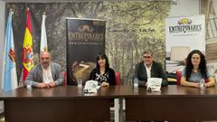 El director de la fbrica de Entrepinares de Vilalba, Javier Gato; la alcaldesa, Marta Rouco; el consejero delegado de la firma, Jos Manuel Garca Bejines, y la concejala Paula Vigo, este martes en Vilalba