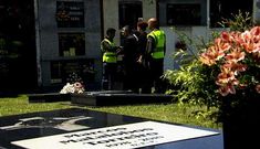 Ocho meses despu�s, Carmelo Matalobos sali� de la c�rcel para asistir al entierro de su madre.