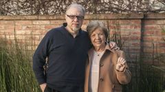 El escritor argentino Jorge Fernandez D�az, en una fotograf�a junto a su madre, Carmina D�az 